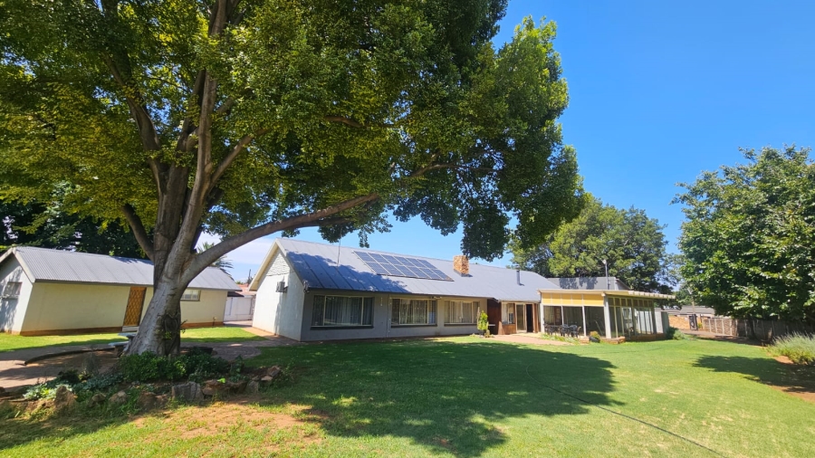 8 Bedroom Property for Sale in Irene Park North West